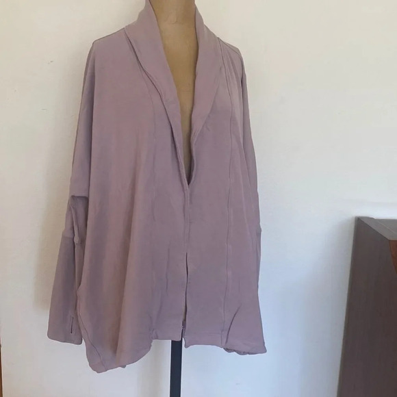Lululemon sz 10 Back In Action Wrap Smoky Blush great pre owned condition - Picture 1 of 6